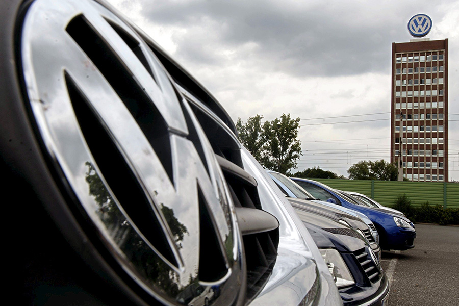 В мае 2017 года стало известно, что автоконцерн Volkswagen выплатит $1,2 млрд компенсаций в США. Выплаты должны быть произведены в рамках &laquo;дизельного скандала&raquo;, связанного с тем, что автопроизводитель занижал показатели вредных выбросов в атмосферу.

Было принято решение, что Volkswagen либо бесплатно устранит дефект в программном обеспечении автомобилей, из-за которого происходило занижение показателей, либо выплатит их владельцам денежную компенсацию.
