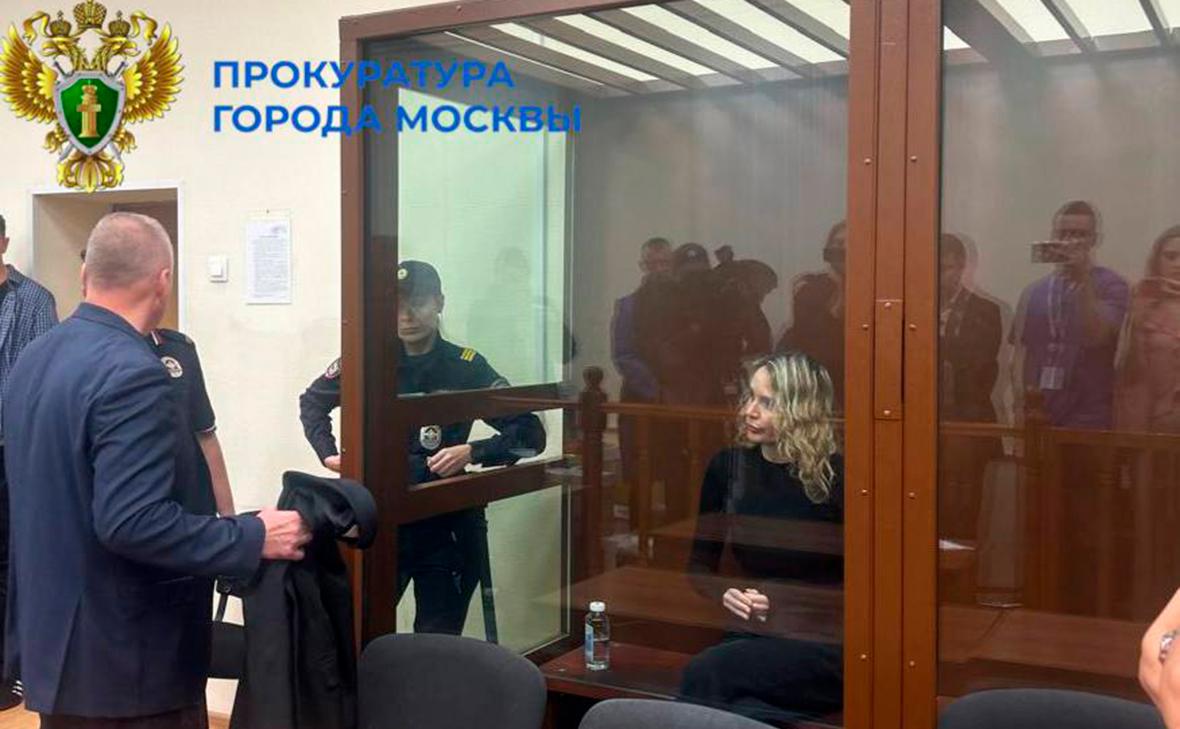 Lastnica znamke nakita obsojena na sedem let zapora zaradi goljufije