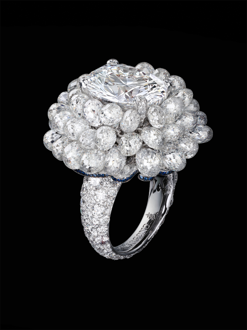 Кольцо с овальным бриллиантом 7,01 карата и бриллиантовыми бриолетами 33,62 карата