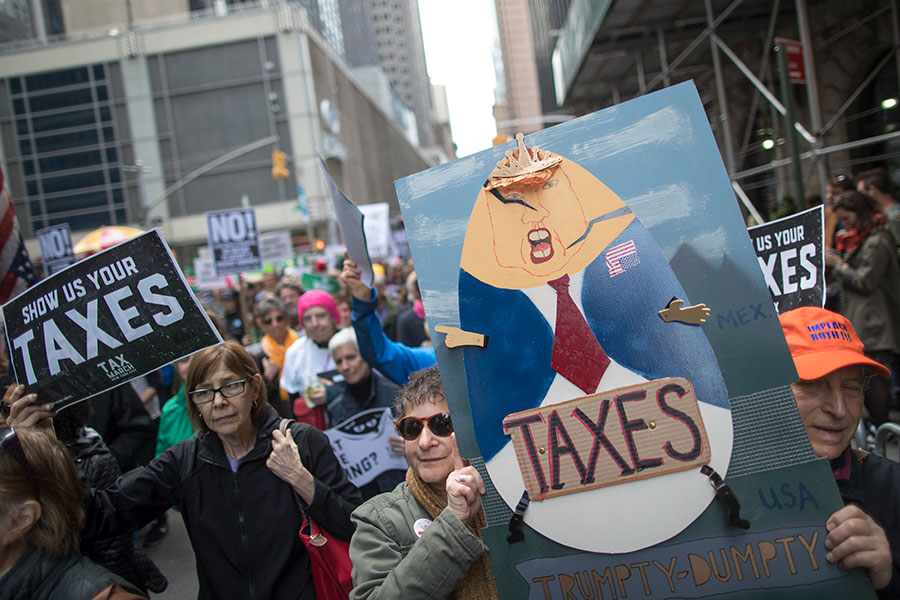 Протесты против налоговой реформы в Нью-Йорке, США. Апрель 2017 года