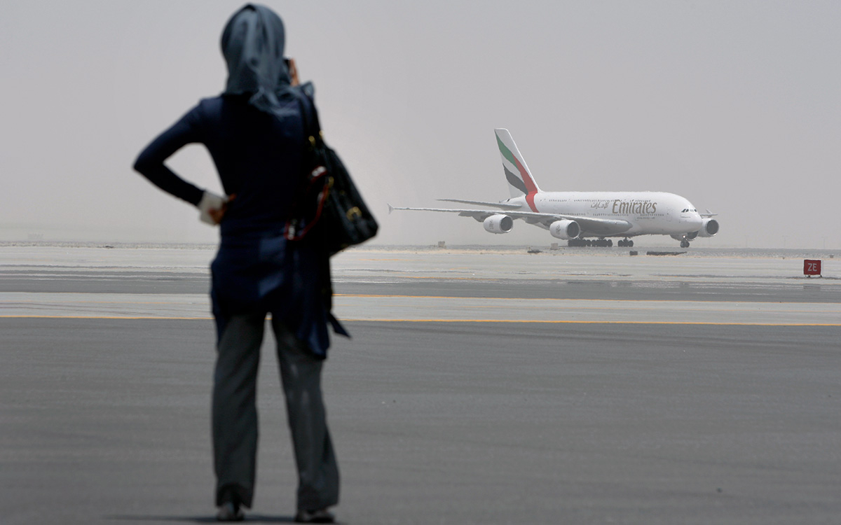 Власти ОАЭ решили не пускать невакцинированных граждан за границу