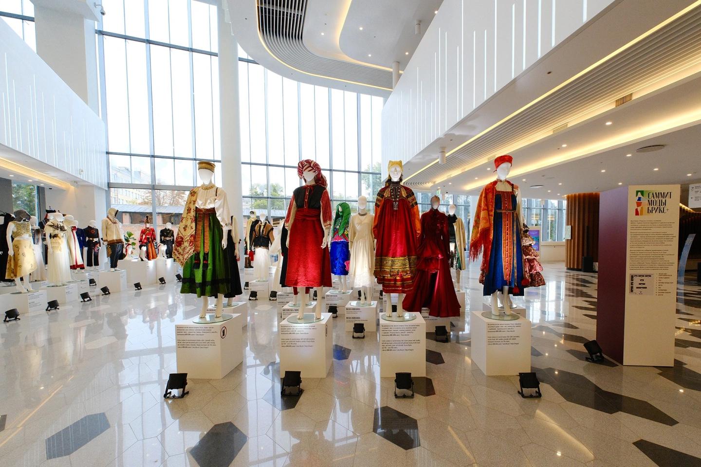 Выставка «Родные мотивы»