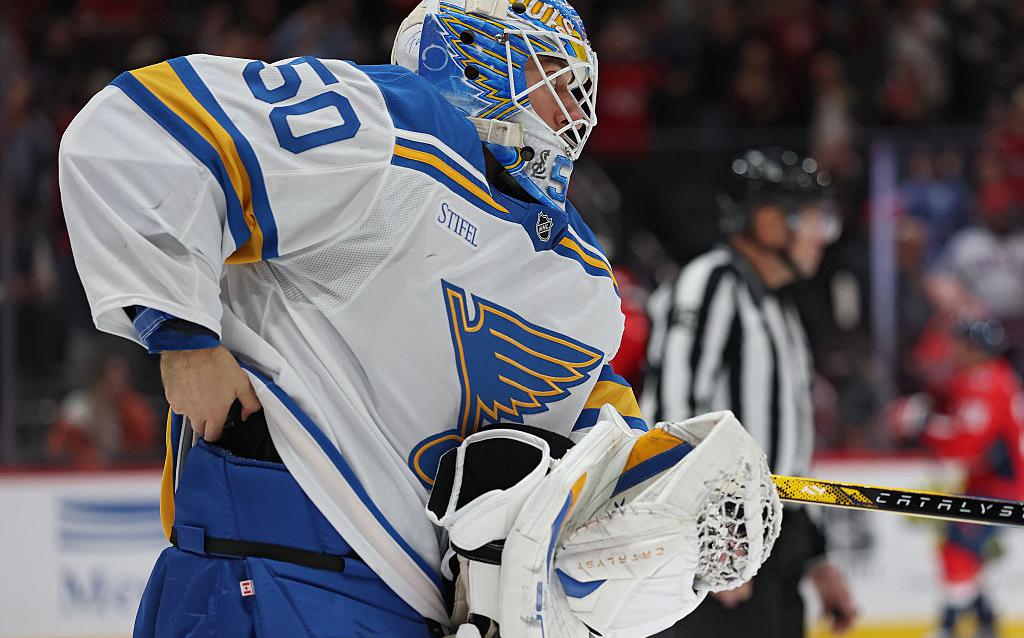 Вратарь «Сент-Луиса» объяснил, почему хотел забрать 900-ю шайбу Овечкина