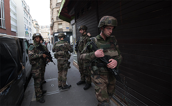 Военный патруль на улице, Франция, ноябрь 2015 года