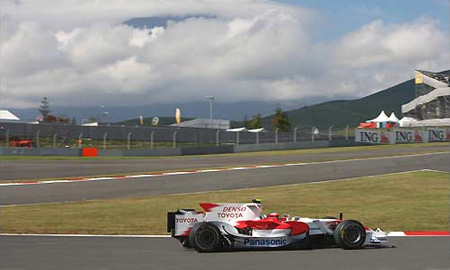 Toyota и McLaren доминируют на заездах в Японии