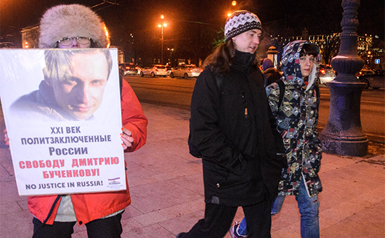 Одиночный пикет в&nbsp;поддержку политзаключенных России на&nbsp;Невском проспекте

