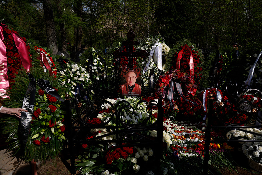 Зайцев похоронен. Жегаловское кладбище Зайцев. Могила Зайцева в Щелково. Могила Вячеслава Зайцева на Жегаловском кладбище.