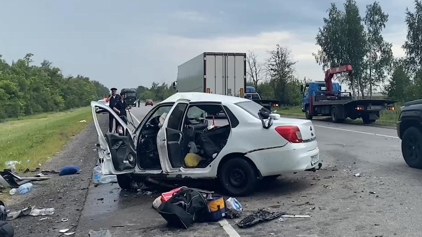 Появились кадры с места ДТП в Пензенской области, где погибли 6 человек