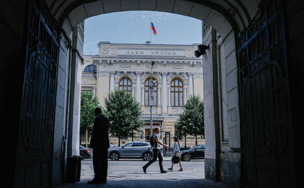 «Новое дно везде». Что будет с акциями и облигациями с новой ставкой ЦБ
