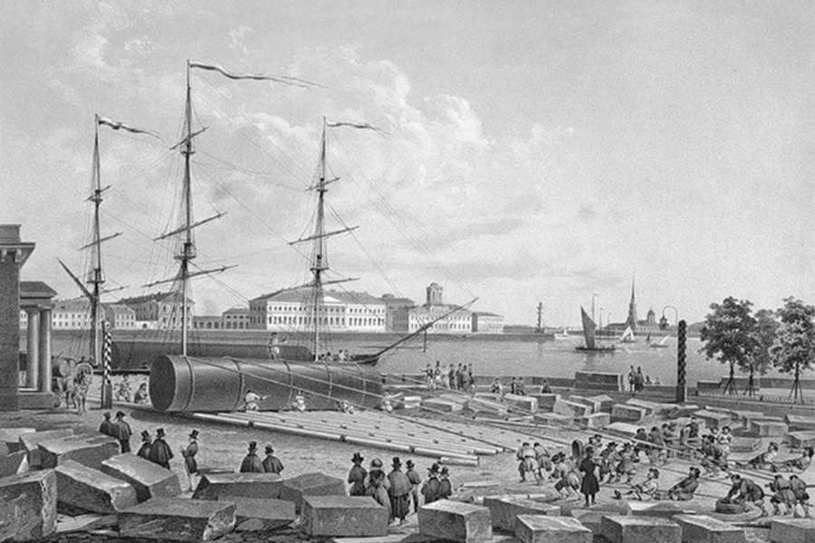 Многотонные колонны ​доставлялись до Петербурга по воде, а по самому городу их впервые в российской истории перевозили по рельсам.