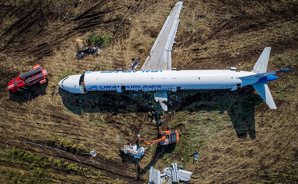 Самолет Airbus A321 авиакомпании &laquo;Уральские авиалинии&raquo;