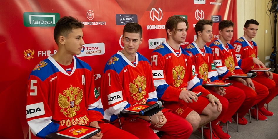 Хоккеисты сборной России на пресс-конференции перед отлетом в Хельсинки на Кубок Карьяла