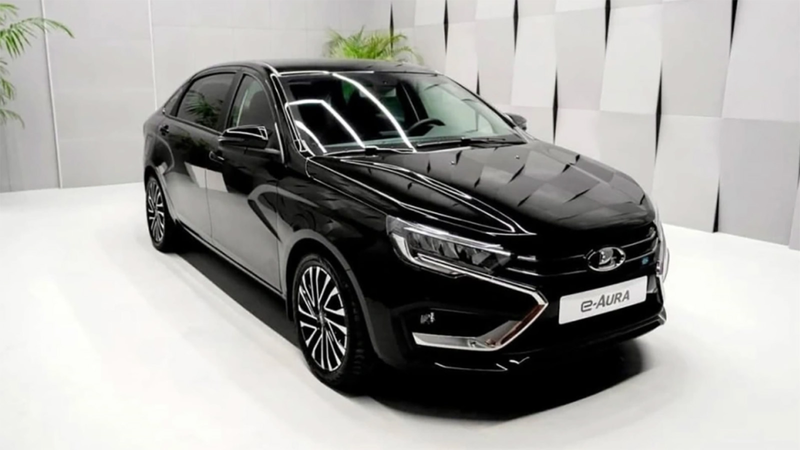 АвтоВАЗ покажет на ПМЭФ-2025 сразу 5 новинок Lada. Что о них известно