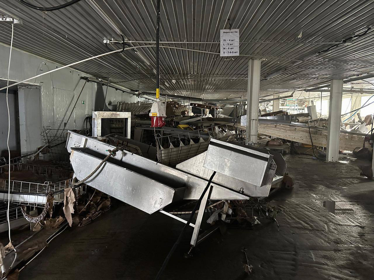 Разрушенный в результате цунами рыбоперерабатывающий завод &laquo;Алаид&raquo; в Северо-Курильске