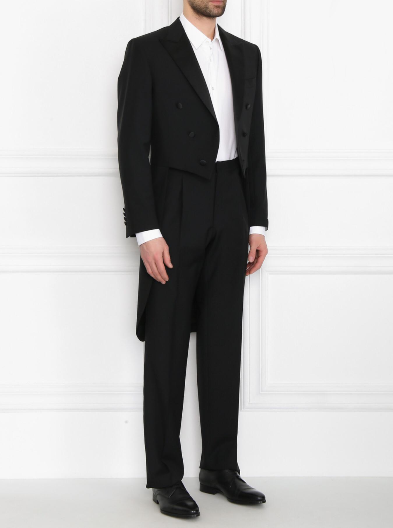 Смокинг Luigi Bianchi Mantova, 84 600 руб. (boscooutlet.ru)