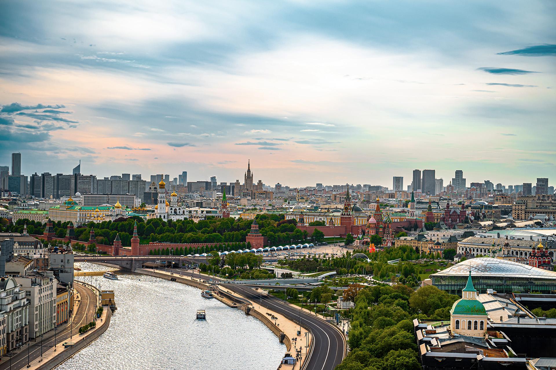 Вид на Москворецкую набережную