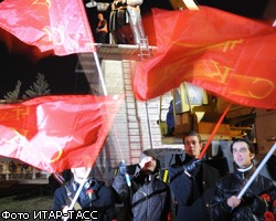 Питерские коммунисты требуют установить пост МВД у памятника В.И.Ленину