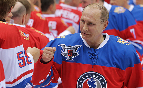 Президент России Владимир Путин на гала-матче турнира Ночной хоккейной лиги. Май 2016 года


