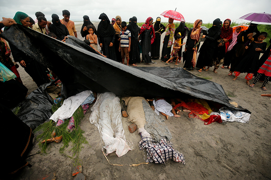 Попасть в Бангладеш рохинджа пытаются также на лодках по Бенгальскому заливу. Десятки людей гибнут в море.&nbsp;​
