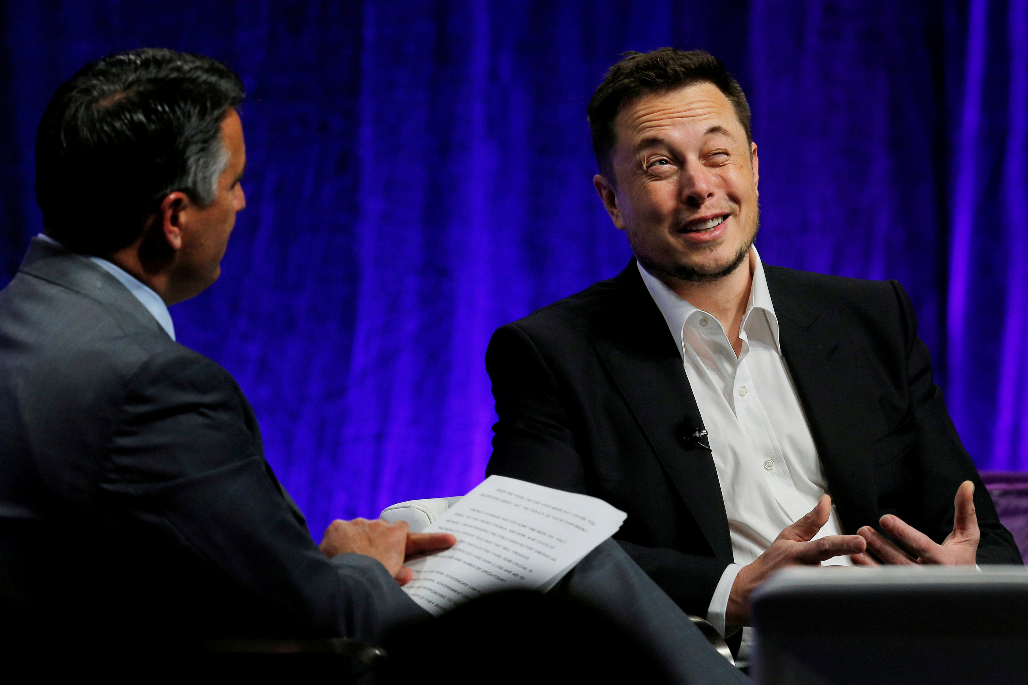 Основатель Tesla Motors Илон Маск во время интервью на летней встрече Национальной ассоциации губернаторов.
