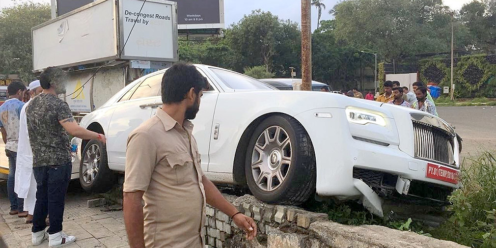 Индийский водитель разбил Rolls-Royce Ghost во время первой поездки