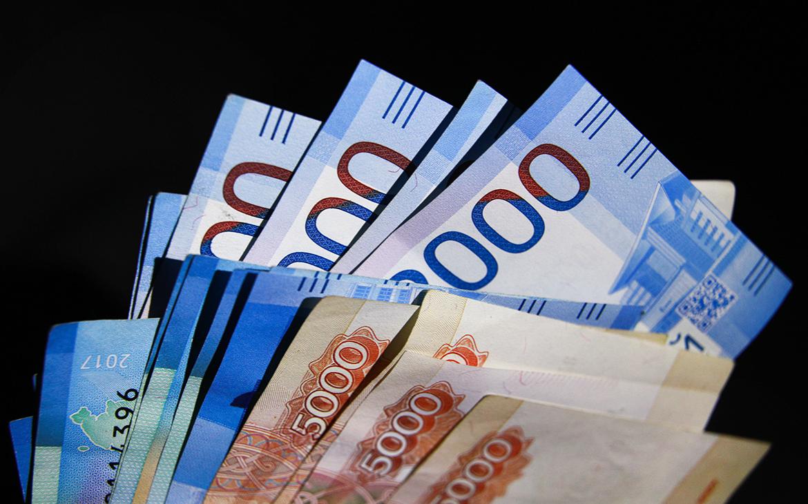 Банкам в Казахстане разрешили разовый вывоз наличных рублей