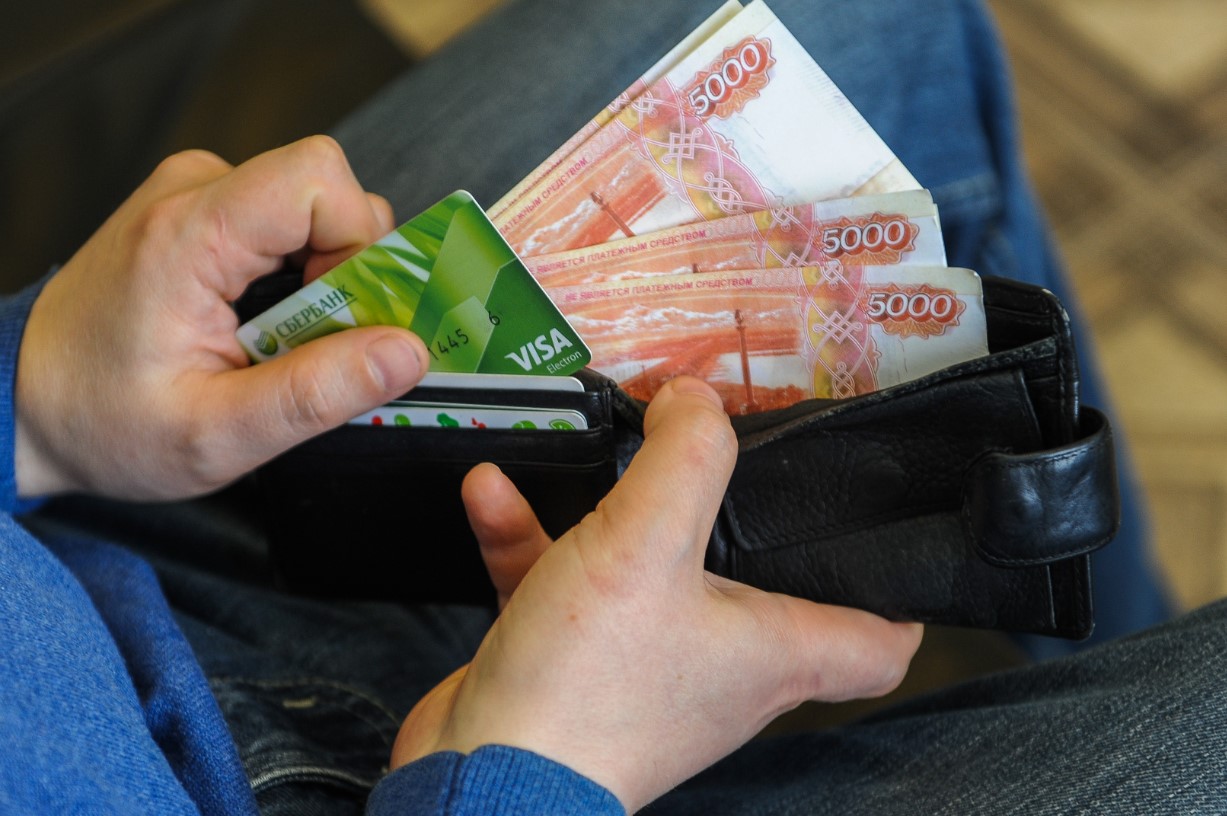 Тюменские власти опубликовали топ вакансий с зарплатой от 100 000 рублей