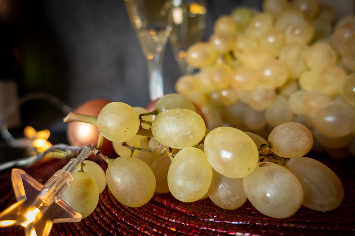 Когда Новый год наступит по итальянскому времени, съешьте 12 виноградин