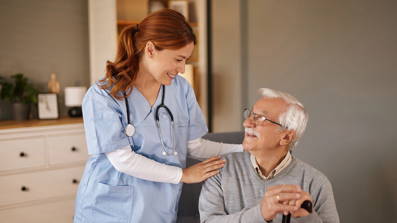 В Госдуме предложили поднять надбавку к пенсии на уход до МРОТ