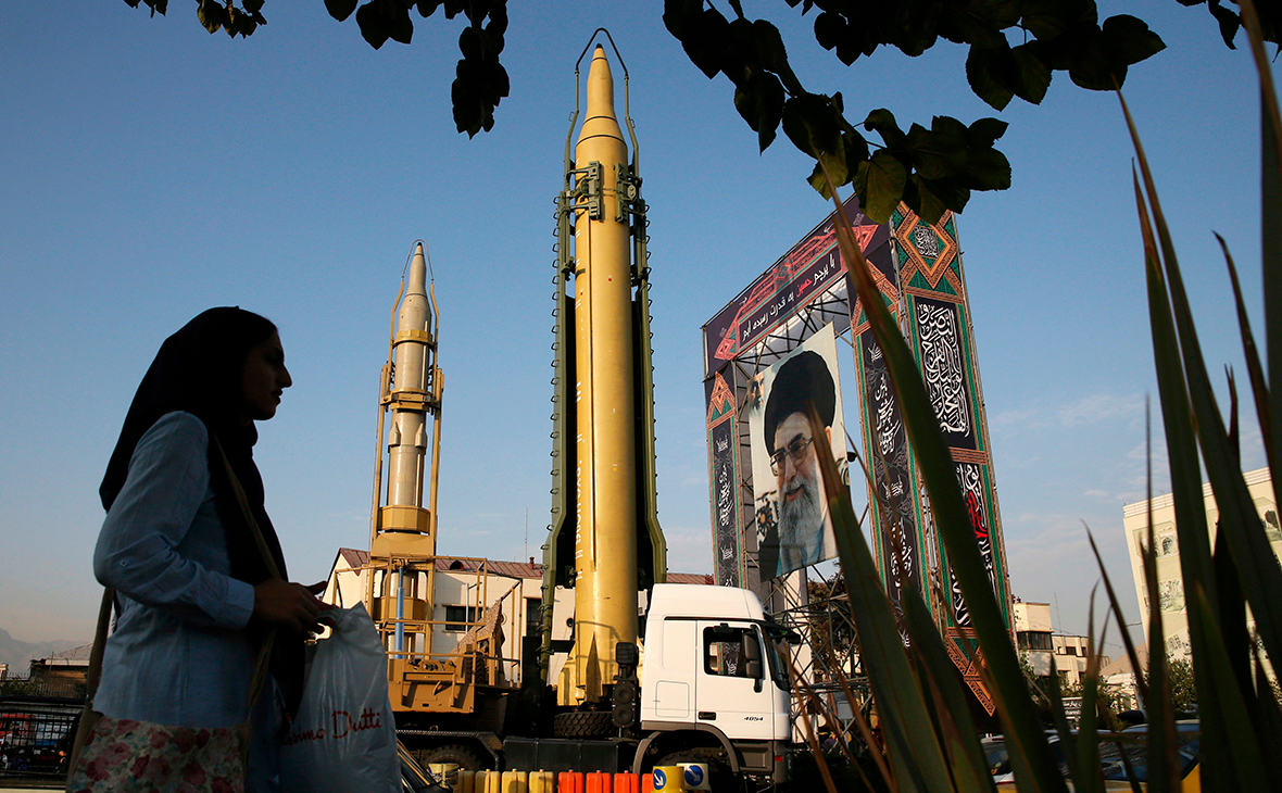 Ракета Ghadr-H на площади Бахарестан в Тегеране. Сентябрь 2017 года