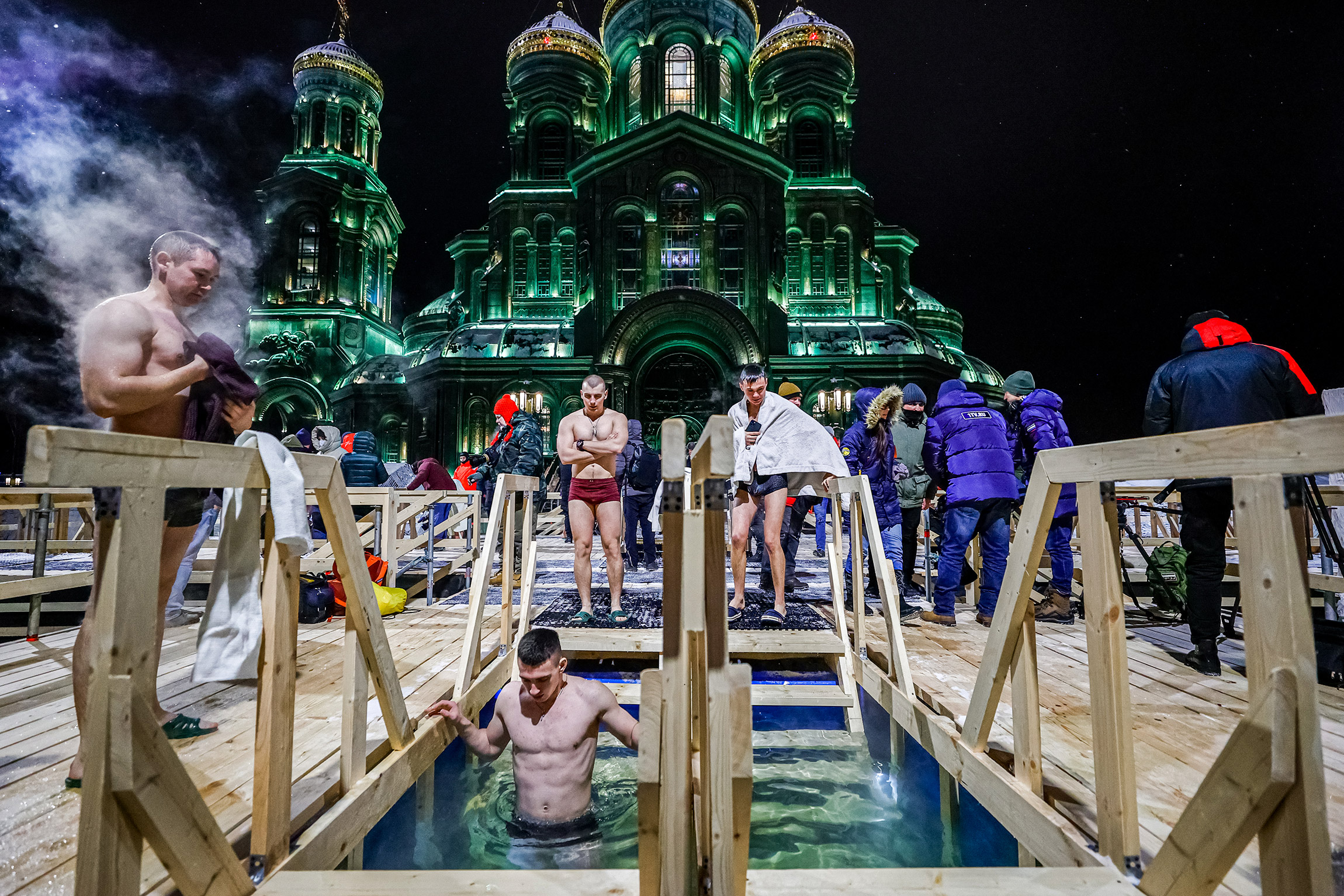 Московская область, крещенские купания на территории главного храма Вооруженных сил в парке &laquo;Патриот&raquo;