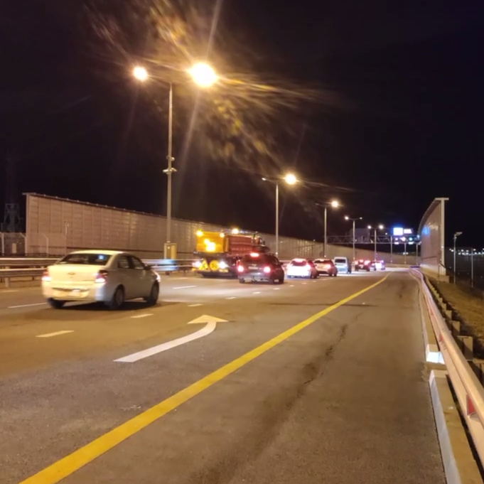 По одной полосе Крымского моста запустили движение автомобилей