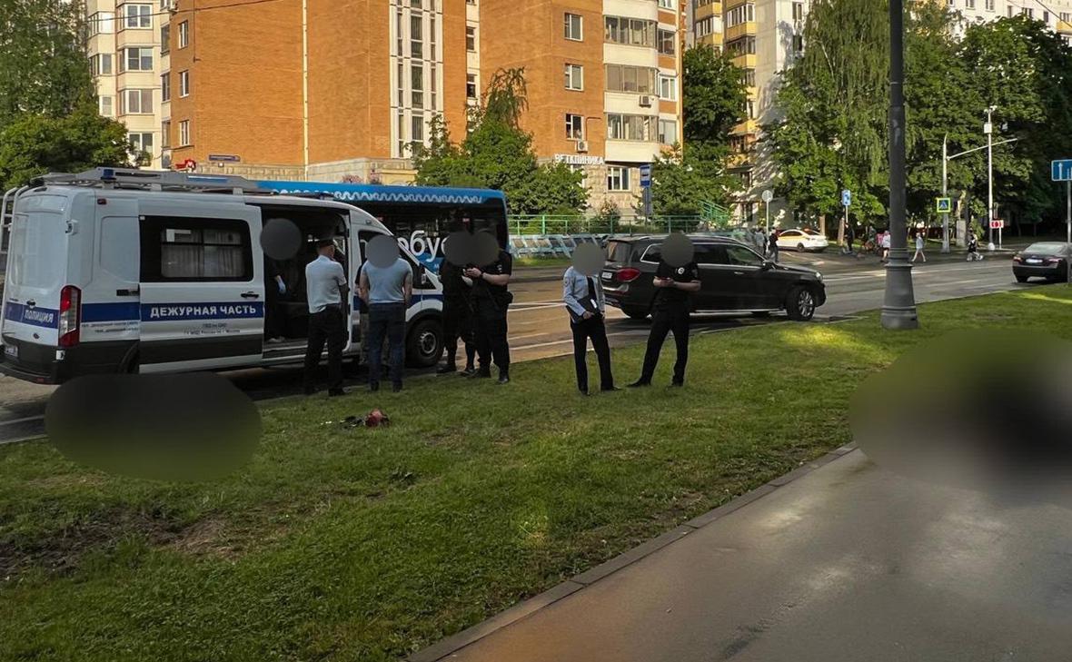 На севере Москвы парень из ревности зарезал девушку и покончил с собой