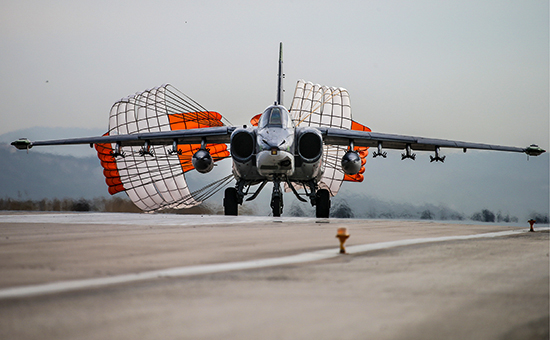 Бронированный дозвуковой штурмовик Су-25 на&nbsp;аэродроме авиабазы Хмеймим. Февраль 2016 года.


