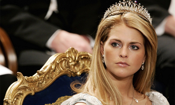 Принцессу Швеции оштрафовали за выезд на выделенную полосу 