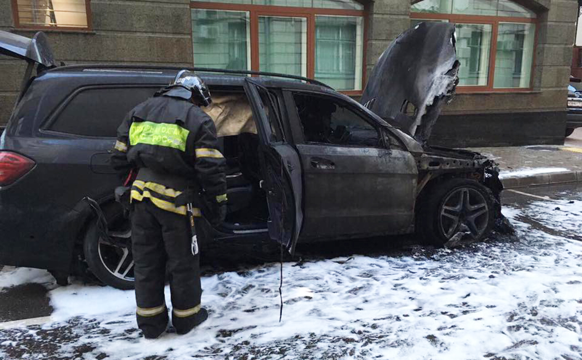 У сожженных в Москве машин обнаружили записки «Гореть за Матильду» — РБК