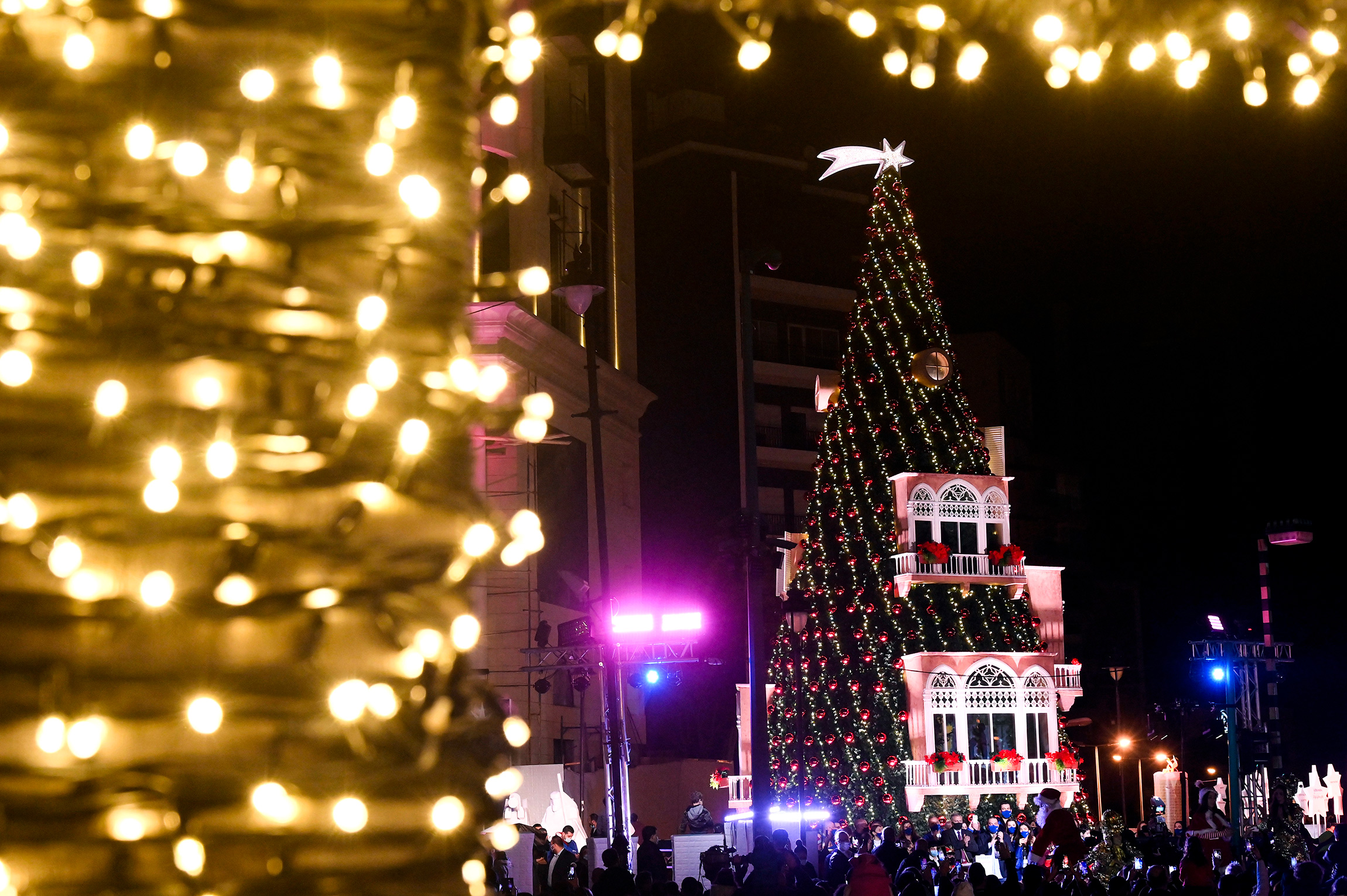 Рождественская елка в районе Ашрафие в Бейруте, Ливан