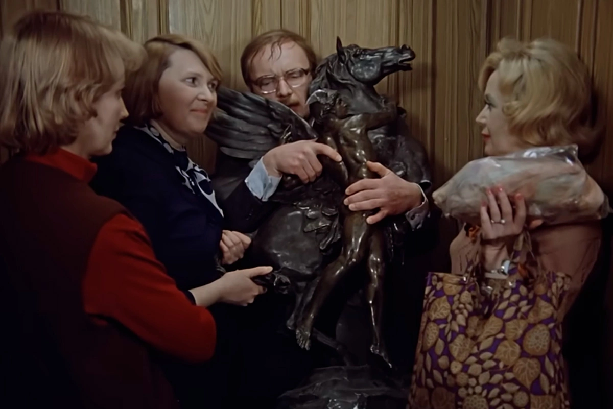 Кадр из фильма «Служебный роман», режиссер Эльдар Рязанов, 1977 год