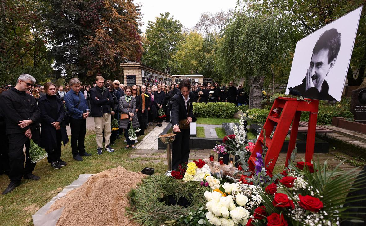 Как простились с режиссером Юрием Бутусовым в Москве. Фоторепортаж