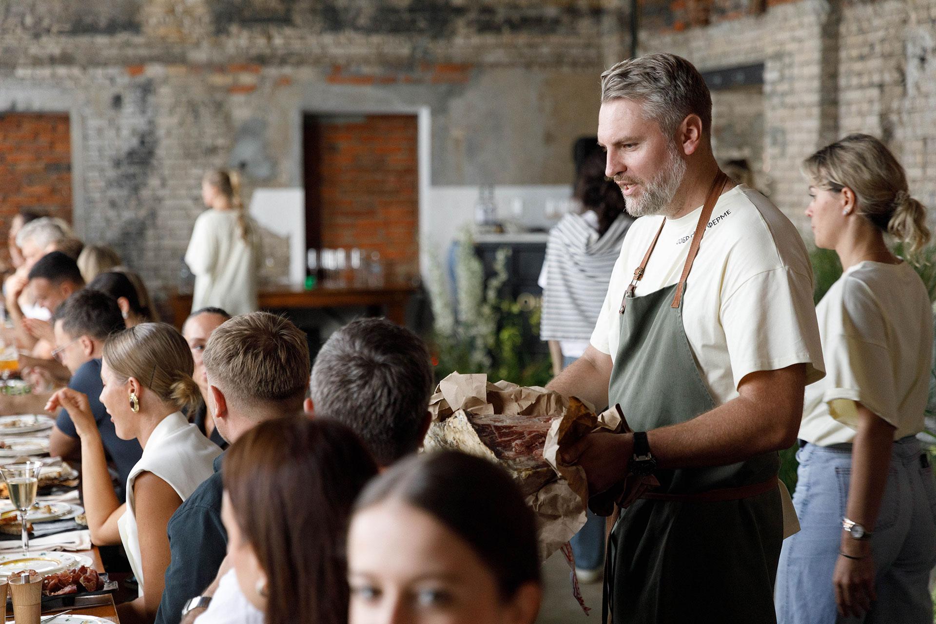 Гастрономический ужин в поле для гостей проекта &laquo;Жажда крови&raquo;