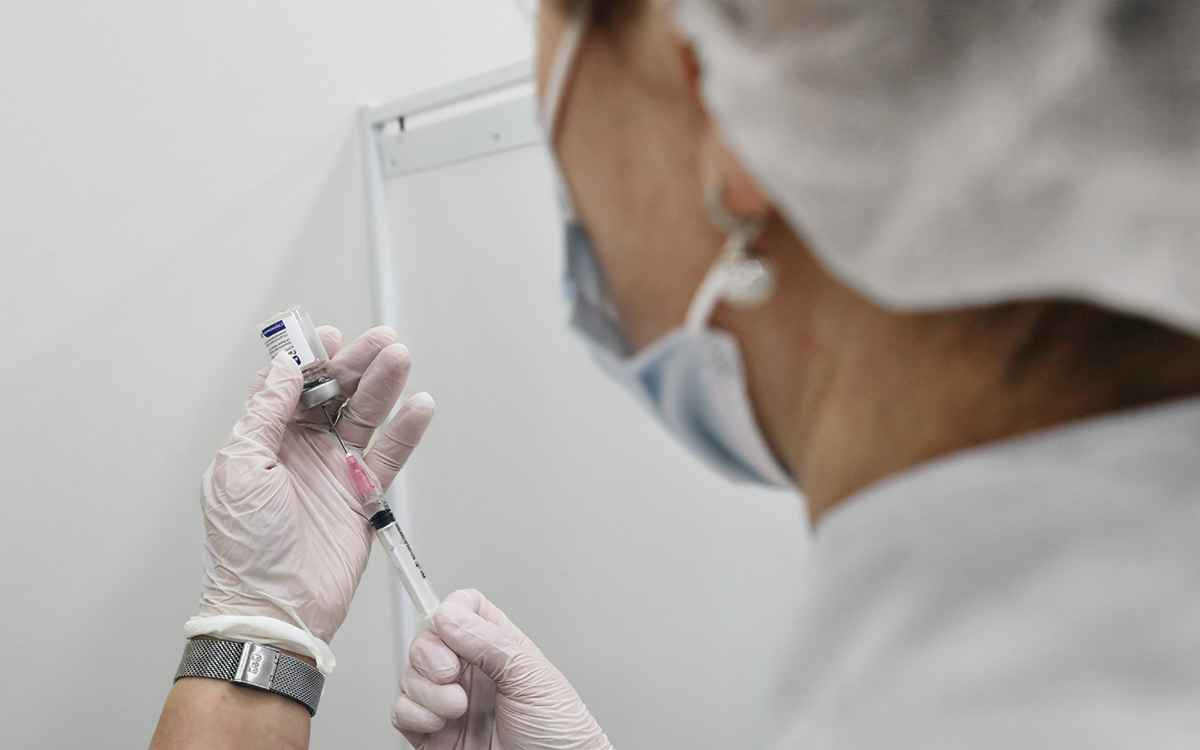Вирусологи рассказали, как один «кусочек» меняет вакцину под другой штамм