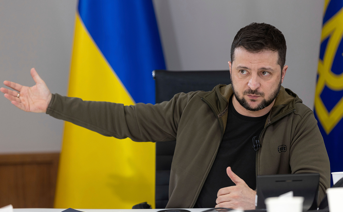 Зеленский предложил зарубежным посольствам возвращаться в Киев"/>













