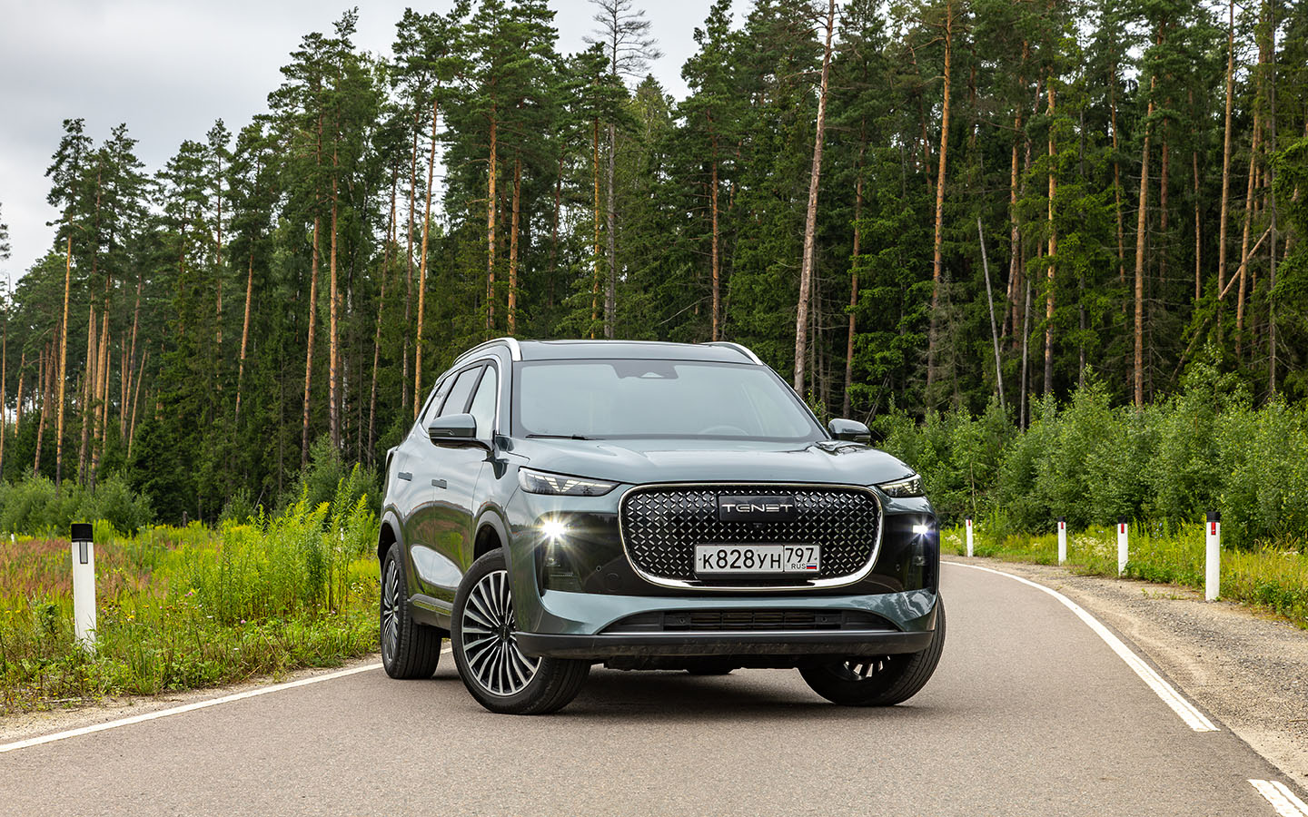 Визуально&nbsp;Tenet T8 очень близок к флагманскому&nbsp;Chery Tiggo 9.&nbsp;Неискушенным автомобилистам даже может показаться, что это просто&nbsp;версии одной и той же машины