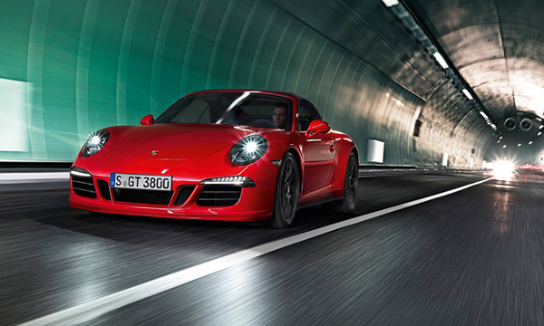 Porsche назвала российские цены на новый 911 Carrera GTS