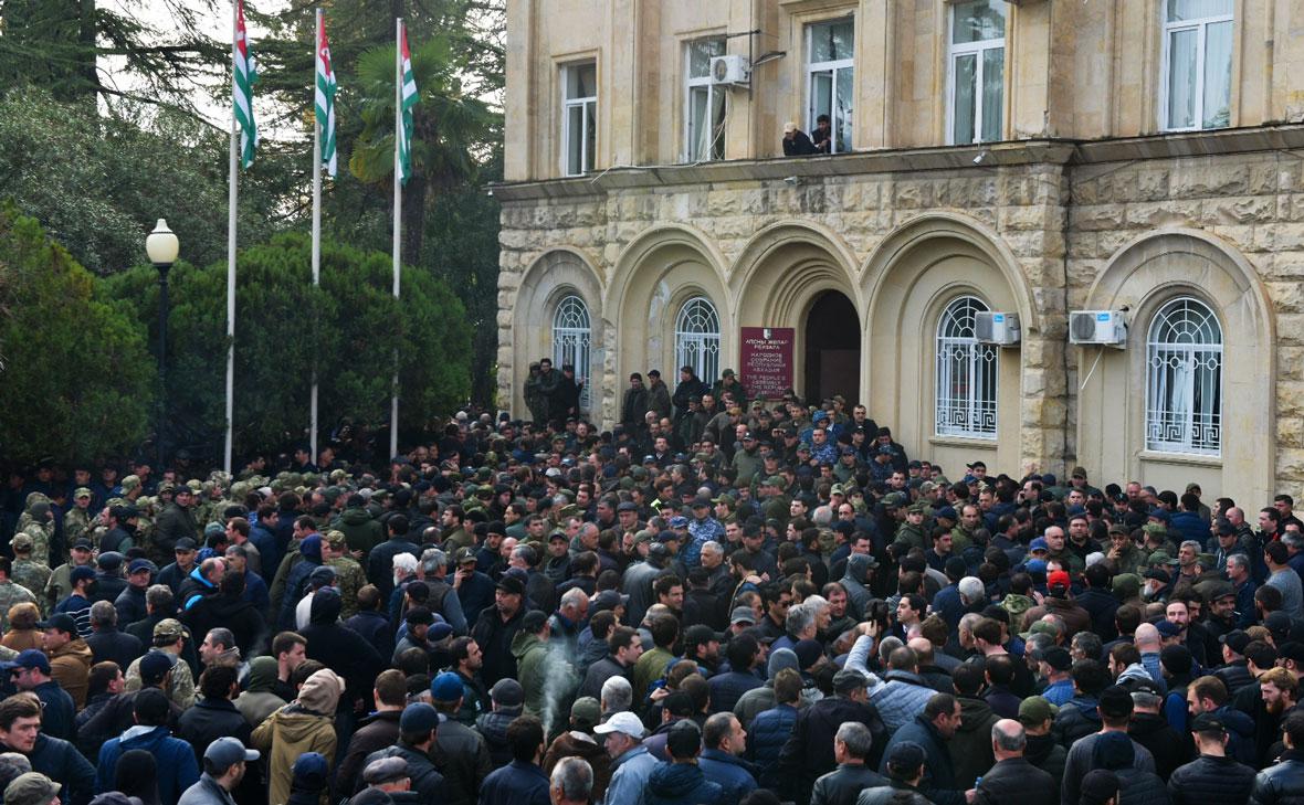 Обстановка у парламента Абхазии в Сухуме