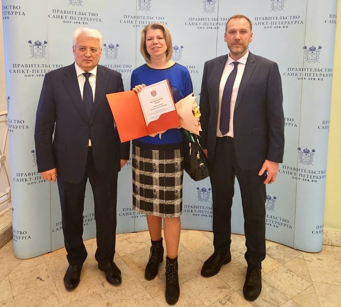 Ольга Горохова с бывшим вице-губернатором Петербурга Олегом Эргашевым (слева) и Константином Звоником