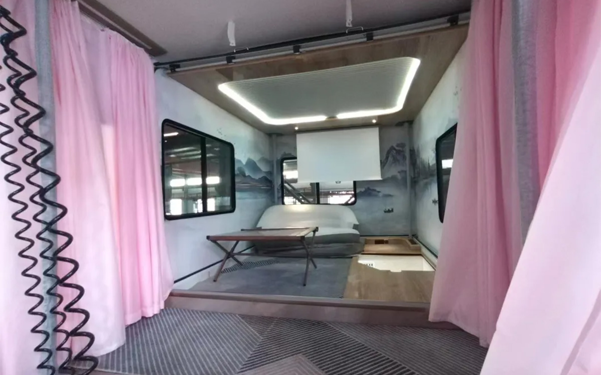 Qixing RV Star Milk River Motorhome Villa Ford