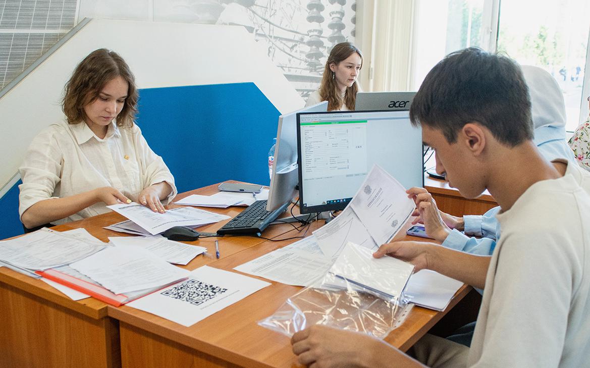 Минобрнауки определило специальности с ограничением платного приема