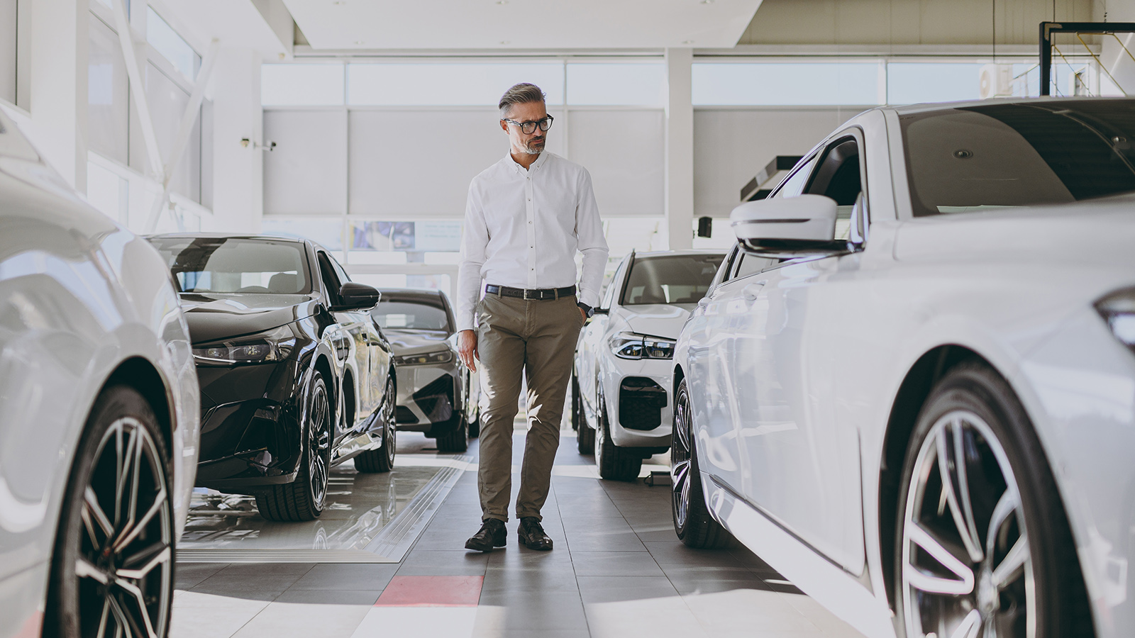 В какой срок необходимо поставить машину на учет. Объяснили в МВД