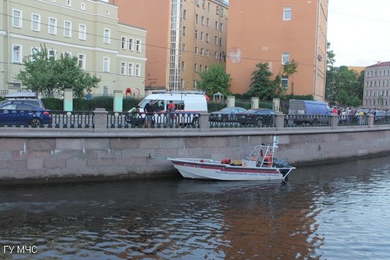 В центре Петербурга утонул мужчина. Фото